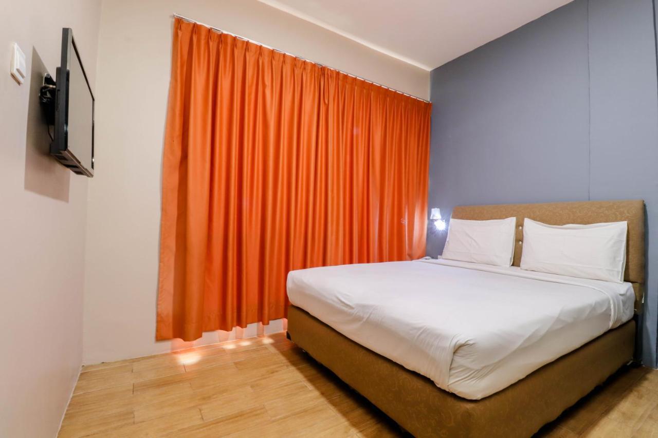 Blitz Hotell Batam Eksteriør bilde