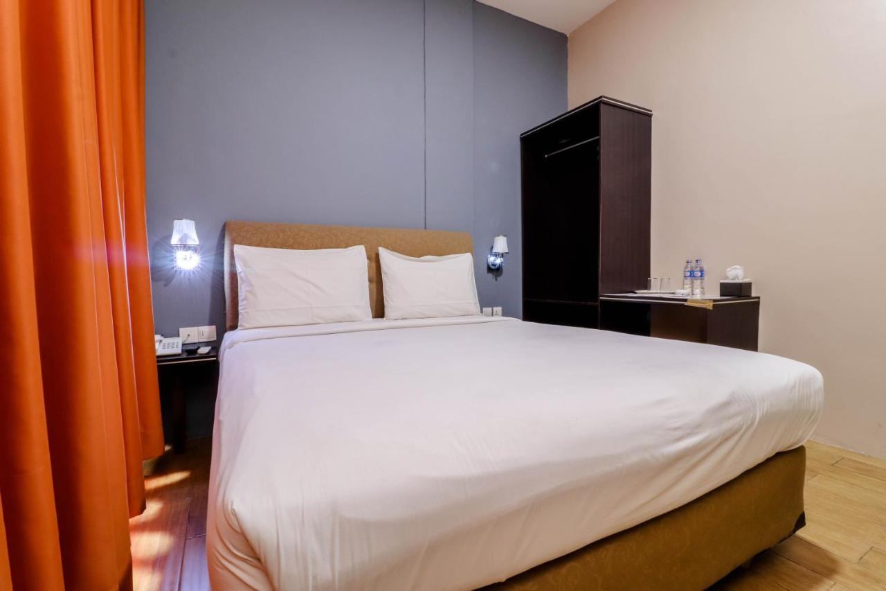 Blitz Hotell Batam Eksteriør bilde