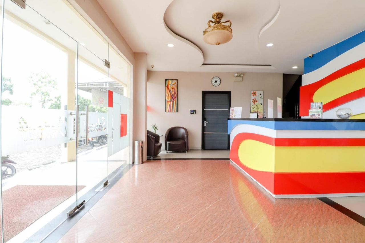 Blitz Hotell Batam Eksteriør bilde
