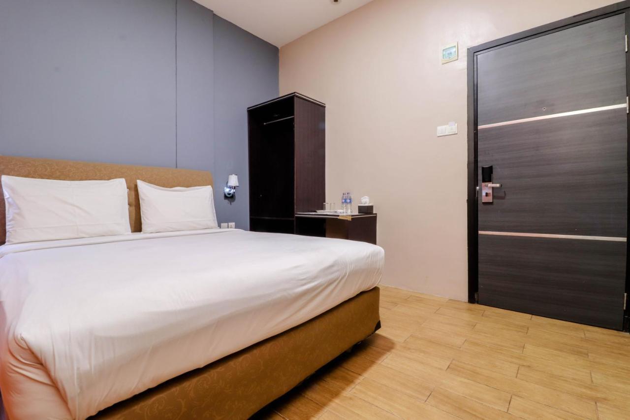 Blitz Hotell Batam Eksteriør bilde