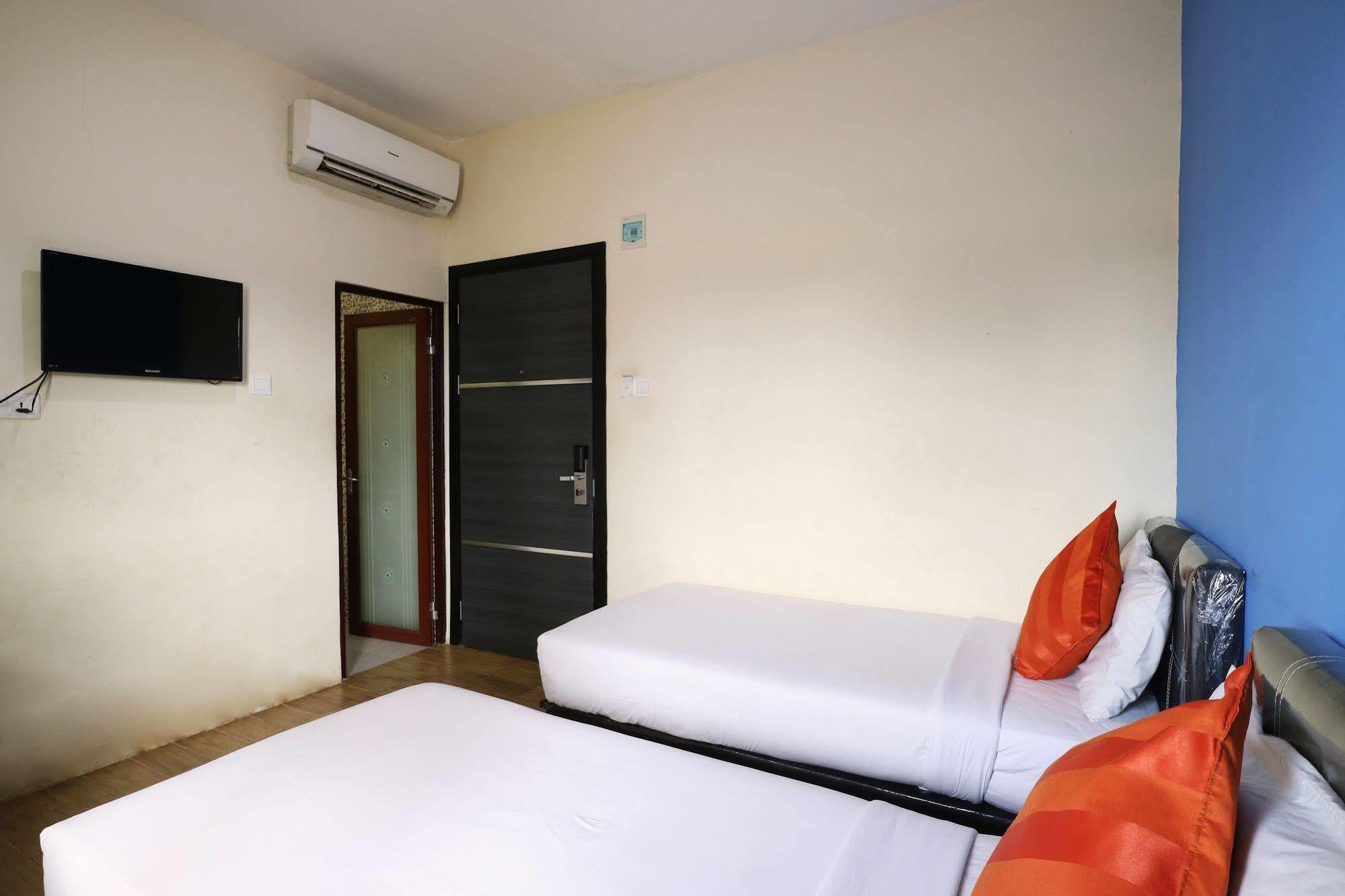 Blitz Hotell Batam Eksteriør bilde
