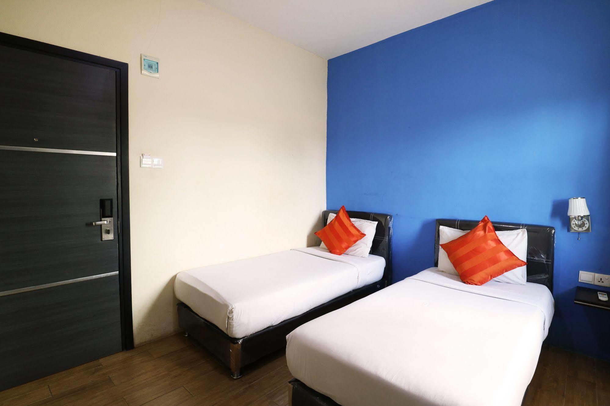 Blitz Hotell Batam Eksteriør bilde