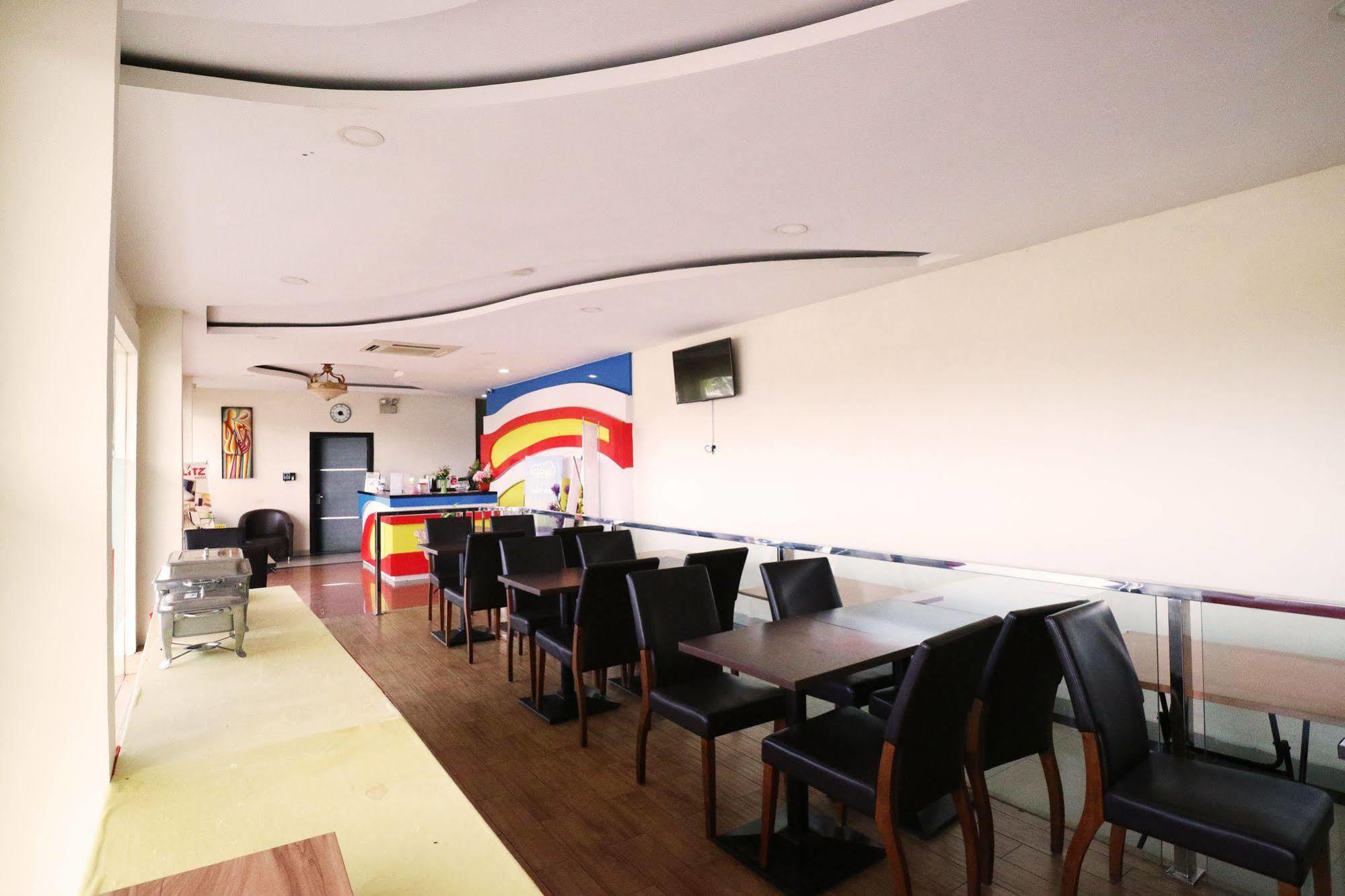 Blitz Hotell Batam Eksteriør bilde