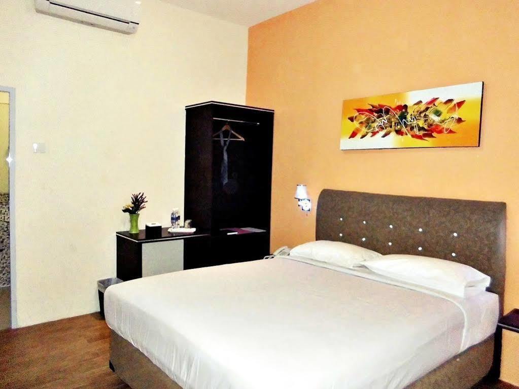 Blitz Hotell Batam Eksteriør bilde